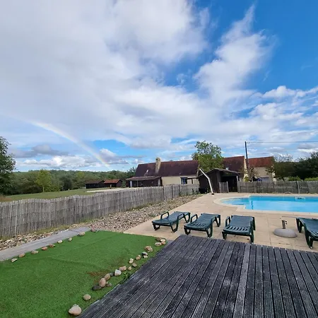 Domaine Du Raysse بيت للعطل